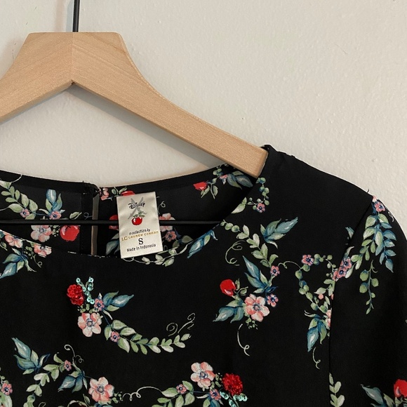 Disney LC Lauren Conrad Blouse Snow White Sequin Apple Embellishment - Picture 4 of 6